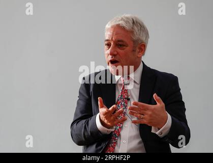 191107 -- LONDON, 7. November 2019 -- John Bercow Gesten während des FPA Briefings der Foreign Press Association in London, Großbritannien am 6. November 2019. Lindsay Hoyle wurde am Montag als Nachfolger von John Bercow zum Sprecher des britischen Unterhauses gewählt, einer der Schlüsselpositionen in der britischen Politik. PORTRAITSBRITAIN-LONDON-JOHN BERCOW-FPA BRIEFING HANXYAN PUBLICATIONXNOTXINXCHN Stockfoto