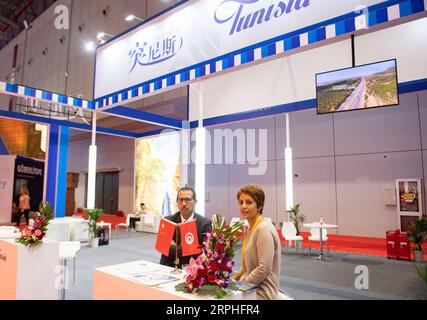 191107 -- SHANGHAI, 7. November 2019 -- Foto aufgenommen am 7. November 2019 zeigt den Tunesischen Pavillon während der zweiten China International Import Expo CIIE in Shanghai, Ostchina. CIIECHINA-SHANGHAI-CIIE-COUNTRY AUSSTELLUNG CN PURBUXZHAXI PUBLICATIONXNOTXINXCHN Stockfoto