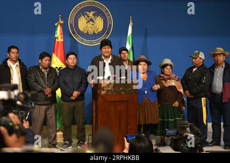 191112 -- PEKING, 12. November 2019 -- bolivianischer Präsident Evo Morales spricht auf einer Pressekonferenz in der Stadt El Alto, Bolivien, 10. November 2019. Evo Morales kündigte seinen Rücktritt am Sonntag an, nachdem er neue nationale Wahlen zur Beruhigung des Landes gefordert hatte. Enzo de Luca//Handout via Xinhua XINHUA FOTOS DES TAGES ABI PUBLICATIONxNOTxINxCHN Stockfoto