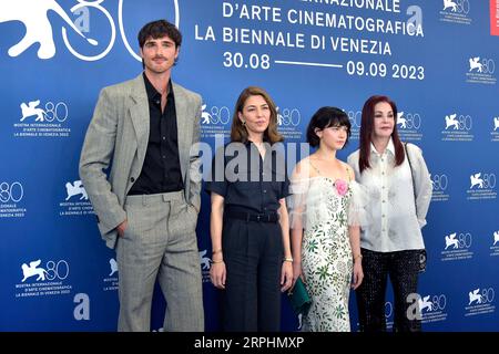 Venedig, Italien. September 2023. VENEDIG, ITALIEN - 4. SEPTEMBER: Jacob Elordi, Sofia Coppola, Cailee Spaeny, Priscilla Presley nehmen an einem Fototermin für den Film „Coup de Chance“ auf dem 80. Internationalen Filmfestival von Venedig am 4. September 2023 in Venedig Teil. Quelle: dpa/Alamy Live News Stockfoto