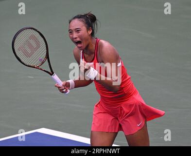 US Open Flushing Meadows New York, USA. September 2023. Am 8. Tag gewinnt Quinwen Zheng (CHN) in der vierten Runde das Spiel mit Roger Parker/Alamy Live News Stockfoto