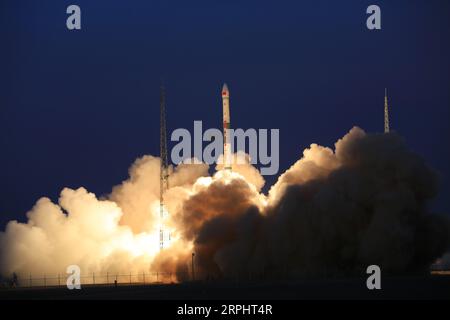 191117 -- JIUQUAN, 17. November 2019 -- zwei globale Multimedia-Satelliten, KL-A-A und KL-A-B, werden von einer Kuaizhou-1A KZ-1A Trägerrakete vom Jiuquan Satellite Launch Center in Jiuquan, Provinz Gansu im Nordwesten Chinas, 17. November 2019 gestartet. Foto von /Xinhua EyesonSciCHINA-JIUQUAN-SATELLITE-LAUNCH CN MaxChongpeng PUBLICATIONxNOTxINxCHN Stockfoto