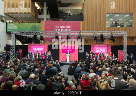 191121 -- BIRMINGHAM, 21. November 2019 Xinhua -- der Vorsitzende der britischen Labour Party Jeremy Corbyn C hält eine Rede während des Starts des Wahlprogramms der Partei in Birmingham, Großbritannien, am 21. November 2019. Die britische Labour Party hat am Donnerstag ihr Wahlprogramm veröffentlicht, in dem sie verspricht, dass höhere Verdiener mehr Steuern zahlen und eine neue Zweitwohnungssteuer einführen. Foto von Ray Tang/Xinhua BRITANNIEN-BIRMINGHAM-LABOUR-PARTEI-WAHLPROGRAMM PUBLICATIONxNOTxINxCHN Stockfoto