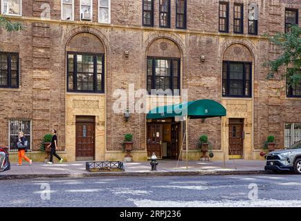 Upper East Side: Rosario Candela entwarf das Wahrzeichen des Apartmentgebäudes an der 8 East 96th Street im Neorenaissance-Stil. Stockfoto