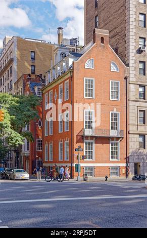 Upper East Side: Ernest Flagg entwarf das Lewis Gouverneur und Nathalie Bailey Morris House im Federal Revival-Stil. Das Wahrzeichen wurde 1914 erbaut. Stockfoto