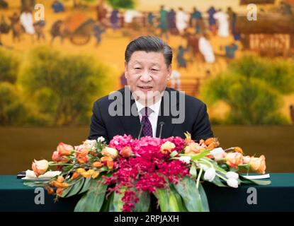 News Bilder des Tages 191203 -- PEKING, 3. Dezember 2019 -- der chinesische Präsident Xi Jinping trifft sich mit ausländischen Delegierten, die in China waren, um am 2019 Imperial Springs International Forum in der Großen Halle des Volkes in Peking, der Hauptstadt Chinas, am 3. Dezember 2019 teilzunehmen. CHINA-PEKING-XI JINPING-AUSLÄNDISCHE DELEGIERTE-IMPERIAL SPRINGS INT L FORUM-MEETING CN HUANGXJINGWEN PUBLICATIONXNOTXINXCHN Stockfoto