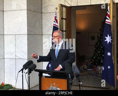 191205 -- CANBERRA, 5. Dezember 2019 -- der australische Premierminister Scott Morrison nimmt am 5. Dezember 2019 an einer Pressekonferenz im Parlament in Canberra, Australien, Teil. Der australische Premierminister Scott Morrison hat die größte Überholung des öffentlichen Dienstes der Nation seit Jahrzehnten angekündigt. Morrison sagte Reportern in Canberra am Donnerstag, dass seine Entscheidung, die Anzahl der Regierungsstellen vom 1. Februar auf 14 zu reduzieren, bürokratische Staus beseitigen und die Entscheidungsfindung verbessern würde. AUSTRALIA-CANBERRA-PM-PRESSEKONFERENZ BaixXu PUBLICATIONxNOTxINxCHN Stockfoto