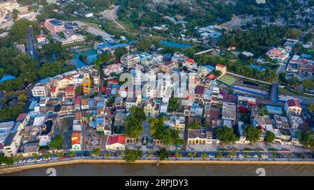 191206 -- MACAO, 6. Dezember 2019 Xinhua -- Luftaufnahme aufgenommen am 23. Oktober 2019 zeigt einen Blick auf das Dorf Coloane im südchinesischen Macao. Xinhua/Cheong kam Ka CHINA-MACAO-LANDSCHAFT CN PUBLICATIONxNOTxINxCHN Stockfoto