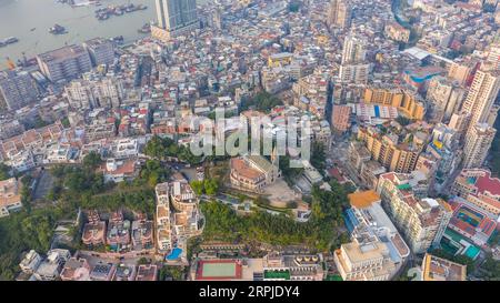 191206 -- MACAO, 6. Dezember 2019 Xinhua -- Luftaufnahme aufgenommen am 18. November 2019 zeigt Colina da Penha im südchinesischen Macao. Xinhua/Cheong kam Ka CHINA-MACAO-LANDSCHAFT CN PUBLICATIONxNOTxINxCHN Stockfoto