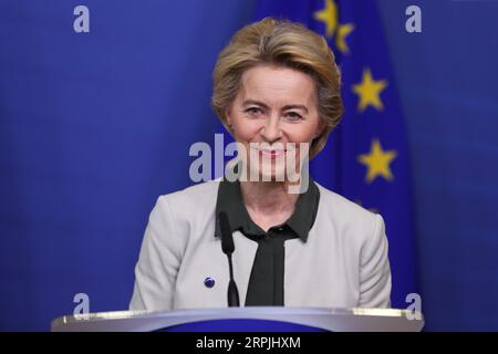 191211 -- BRÜSSEL, 11. Dezember 2019 -- die Präsidentin der Europäischen Kommission, Ursula von der Leyen, hält am 11. Dezember 2019 eine Presseerklärung zum europäischen Grünen Deal am EU-Hauptsitz in Brüssel, Belgien. PORTRAITSBELGIUM-BRÜSSEL-EU KOMMISSION-EUROPÄISCHER GRÜNER DEAL ZHENGXHUANSONG PUBLICATIONXNOTXINXCHN Stockfoto