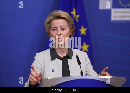 191211 -- BRÜSSEL, 11. Dezember 2019 -- die Präsidentin der Europäischen Kommission, Ursula von der Leyen, hält am 11. Dezember 2019 eine Presseerklärung zum europäischen Grünen Deal am EU-Hauptsitz in Brüssel, Belgien. BELGIEN-BRÜSSEL-EU-KOMMISSION-EUROPÄISCHES GRÜNES ABKOMMEN ZHENGXHUANSONG PUBLICATIONXNOTXINXCHN Stockfoto