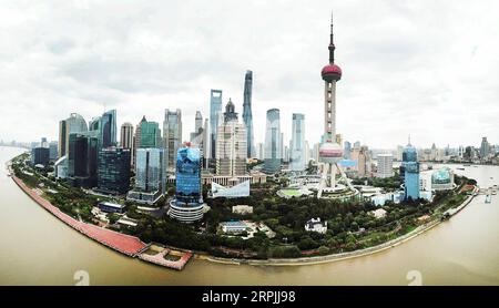 191212 -- PEKING, 12. Dezember 2019 -- Luftaufnahme aufgenommen am 15. Oktober 2019 zeigt einen Blick auf das Lujiazui-Gebiet in Shanghai, Ostchina. CHINA-WIRTSCHAFT CN FangxZhe PUBLICATIONxNOTxINxCHN Stockfoto