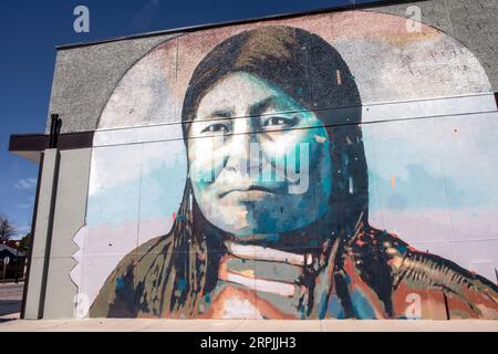 Indianisches Porträt an einer Wand in Walsenburg, Colorado, USA Stockfoto