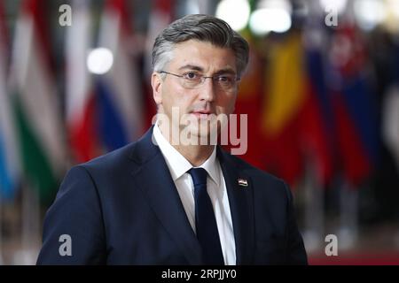 191212 -- BRÜSSEL, 12. Dezember 2019 -- der kroatische Premierminister Andrej Plenkovic trifft am 12. Dezember 2019 zum EU-Gipfel am EU-Hauptsitz in Brüssel (Belgien) ein. Während der zweitägigen Treffen werden die Staats- und Regierungschefs der EU-Länder Themen wie Klimawandel, Brexit, Zukunft Europas usw. erörtern. BELGIEN-BRÜSSEL-EU-GIPFEL ZhengxHuansong PUBLICATIONxNOTxINxCHN Stockfoto