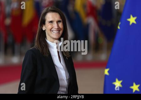 191212 -- BRÜSSEL, 12. Dezember 2019 -- die belgische Ministerpräsidentin Sophie Wilmes trifft am 12. Dezember 2019 zum EU-Gipfel am EU-Hauptsitz in Brüssel (Belgien) ein. Während der zweitägigen Treffen werden die Staats- und Regierungschefs der EU-Länder Themen wie Klimawandel, Brexit, Zukunft Europas usw. erörtern. BELGIEN-BRÜSSEL-EU-GIPFEL ZhengxHuansong PUBLICATIONxNOTxINxCHN Stockfoto