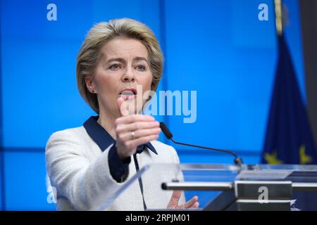 191213 -- BRÜSSEL, 13. Dezember 2019 -- die Präsidentin der Europäischen Kommission, Ursula von der Leyen, nimmt am Ende des EU-Gipfels am 13. Dezember 2019 in Brüssel, Belgien, an einer Pressekonferenz Teil. BELGIEN-BRÜSSEL-EU-GIPFELABSCHLUSS ZhangxCheng PUBLICATIONxNOTxINxCHN Stockfoto