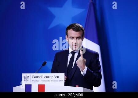 191213 -- BRÜSSEL, 13. Dezember 2019 -- der französische Präsident Emmanuel Macron nimmt am Ende des EU-Gipfels am 13. Dezember 2019 in Brüssel, Belgien, an einer Pressekonferenz Teil. BELGIEN-BRÜSSEL-EU-GIPFELABSCHLUSS ZhangxCheng PUBLICATIONxNOTxINxCHN Stockfoto