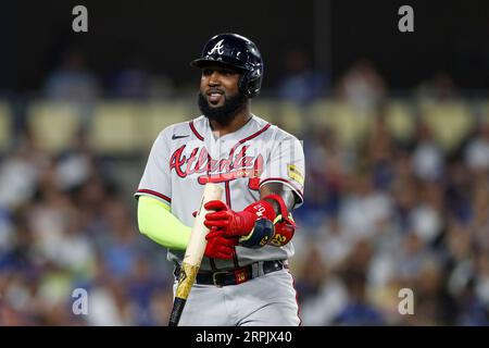 Marcell Ozuna (20), die als „Atlanta Braves Designated Hitter“ bezeichnet wurde, reagiert während eines regulären Saisonspiels zwischen den Atlanta Braves und den Los Angeles Dodgers am Donnerstag, Stockfoto