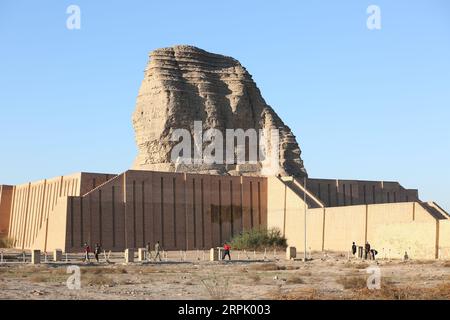 191223 -- BAGDAD, 23. Dez. 2019 -- Foto vom 20. Dez. 2019 zeigt das große Ziggurat in der antiken Stätte Dur Kurigalzu am westlichen Stadtrand von Bagdad, Irak. Der Ort Dur Kurigalzu, was auf Arabisch Kurigalzus Burg bedeutet, liegt etwa 30 Kilometer westlich von Bagdad. Das große Ziggurat hier war einst ein Tempel und ist heute ein touristisches Ziel für Menschen an Wochenenden. Khalil Dawood IRAQ-BAGDAD-DUR KURIGALZU-ANTIKE STÄTTE BaixPing PUBLICATIONxNOTxINxCHN Stockfoto