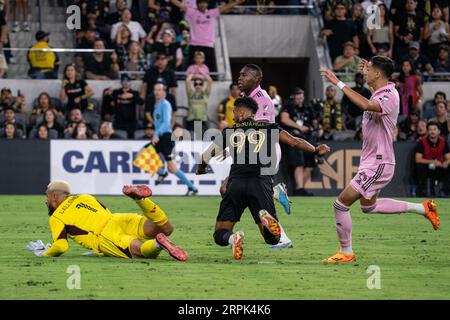 Inter Miami Torhüter Drake Callender (1) beobachtet, wie ein von LAFC-Stürmer Denis Bouanga (99) verpasster Schuss während eines MLS-Spiels am Sonntag, Septe, aus dem Spiel Gerät Stockfoto