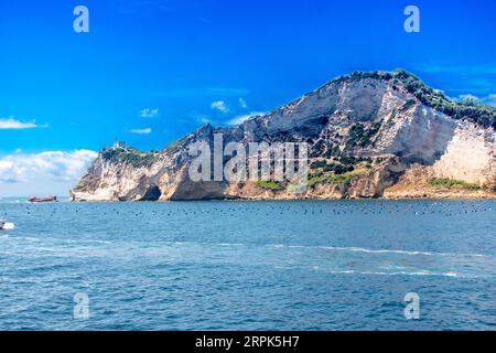 Cape Miseno, die Landzunge, die die nordwestliche Grenze des Golfs von Neapel sowie die Bucht von Pozzuoli in Süditalien markiert Stockfoto