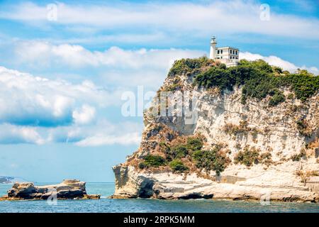 Cape Miseno, die Landzunge, die die nordwestliche Grenze des Golfs von Neapel sowie die Bucht von Pozzuoli in Süditalien markiert Stockfoto