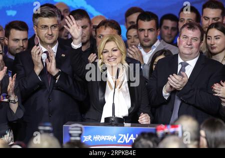 200105 -- ZAGREB, 5. Januar 2020 Xinhua -- Amtsinhaber des kroatischen Präsidenten Kolinda Grabar-Kitarovic C spricht mit Anhängern, nachdem er die Präsidentschaftswahl am 5. Januar 2020 in Zagreb (Kroatien) verloren hat. Der ehemalige kroatische Premierminister Zoran Milanovic gewann die zweite Runde der Präsidentschaftswahlen am Sonntag, so die Ergebnisse der staatlichen Wahlkommission. Sanjin Strucic/Pixsell Via Xinhua KROATIEN-ZAGREB-PRÄSIDENTSCHAFTSWAHL PUBLICATIONxNOTxINxCHN Stockfoto