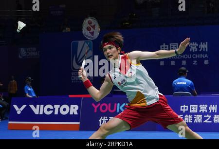 Changzhou, Chinas Provinz Jiangsu. September 2023. Wang Zhiyi aus China kommt beim China Open 2023 in Changzhou, Provinz Jiangsu im Osten Chinas, am 5. September 2023 in der ersten Runde gegen Yeo Jia Min aus Singapur zurück. Quelle: Yang Lei/Xinhua/Alamy Live News Stockfoto