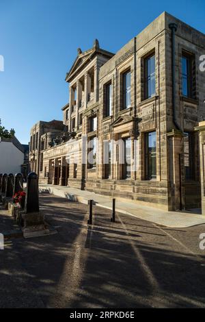 Younger Hall ist der Hauptort der Musik in St. Andrews. Das Design kombiniert Aspekte des neoklassizistischen und des Art déco-Stils. Stockfoto