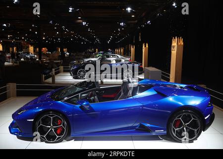 200109 -- BRÜSSEL, 9. Januar 2020 -- Foto aufgenommen am 8. Januar 2020 zeigt einen Lamborghini Huracan EVO Spyder im Dream Cars Salon der 98. Brüsseler Automobilausstellung in Brüssel, Belgien. Die 98. Brüsseler Automobilausstellung wird vom 10. Bis 19. Januar für die Öffentlichkeit geöffnet sein. Rund 40 Luxusautos werden im Dream Cars Salon während der Automobilausstellung ausgestellt. BELGIEN-BRÜSSEL-MOTOR-SHOW-TRAUM-AUTOS ZHENGXHUANSONG PUBLICATIONXNOTXINXCHN Stockfoto