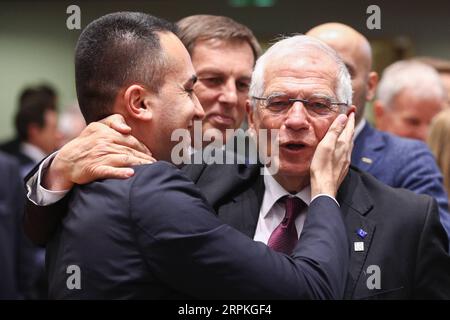 200110 -- BRÜSSEL, 10. Januar 2020 -- der hohe Vertreter der EU für Außen- und Sicherheitspolitik Josep Borrell Fontelles R spricht mit dem italienischen Außenminister Luigi Di Maio vor der Tagung des EU-Rates für auswärtige Angelegenheiten am 10. Januar 2020 in Brüssel, Belgien. SITZUNG DES RATES (BELGIEN, BRÜSSEL, EU, AUSWÄRTIGE ANGELEGENHEITEN) ZHENGXHUANSONG PUBLICATIONXNOTXINXCHN Stockfoto