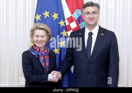 News Bilder des Tages 200110 -- ZAGREB, 10. Januar 2020 -- der kroatische Premierminister Andrej Plenkovic R gibt am 10. Januar 2020 in Zagreb, Kroatien, mit der Präsidentin der Europäischen Kommission Ursula von der Leyen die Hand. /Pixsell Via Xinhua CROATIA-ZAGREB-EU-URSULA VON DER LEYEN-VISIT PatrikxMacek PUBLICATIONxNOTxINxCHN Stockfoto