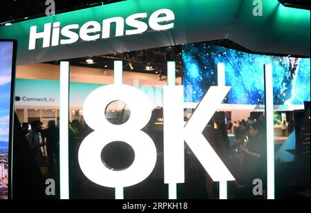 200111 -- LAS VEGAS, 11. Januar 2020 -- Foto aufgenommen am 7. Januar 2019 zeigt Hisense's Ausstellungsstand des 8K-Fernsehens auf der 2020 Consumer Electronics Show CES in Las Vegas, USA. Xinhua HeadlinesU.S.-LAS VEGAS-CES-CHINESISCHES UNTERNEHMEN-FÜHRENDES PRODUKT WuxXiaoling PUBLICATIONxNOTxINxCHN Stockfoto