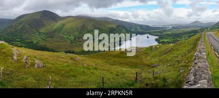 Healy Pass und Glanmore Lake (R574) auf der Halbinsel Beara, Irland, Vereinigtes Königreich Stockfoto