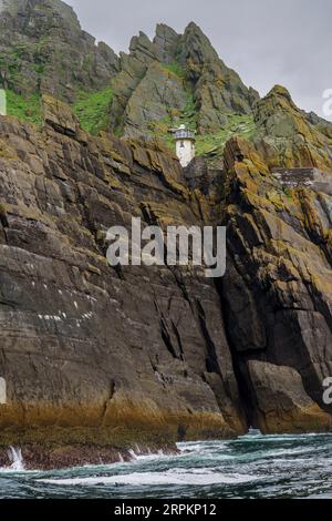 Skellig Michael Lower Lighthouse, Skellig Michael Island, Mainistir Fhionáin (St. Fionan’s Monastery), County Kerry, Irland, Vereinigtes Königreich Stockfoto