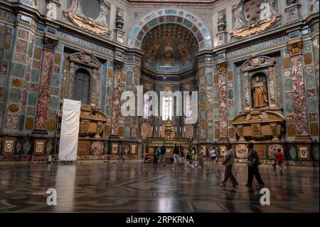 Das Innere der Kapelle der Fürsten war mit der einst mächtigen und reichsten Familie der Medici in Florenz verbunden, neben der Basilika San Lorenzo Stockfoto