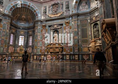 Das Innere der Kapelle der Fürsten war mit der einst mächtigen und reichsten Familie der Medici in Florenz verbunden, neben der Basilika San Lorenzo Stockfoto