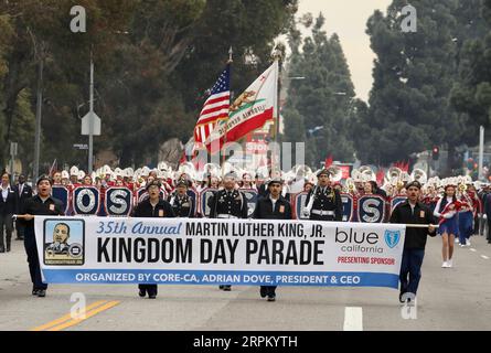 200122 -- PEKING, 22. Januar 2020 -- Menschen nehmen an der jährlichen Kingdom Day Parade in Los Angeles, USA, 20. Januar 2020 Teil. Die jährliche Kingdom Day Parade wird zu Ehren des Bürgerrechtlers Martin Luther King Jr. abgehalten XINHUA-FOTOS DES TAGES XinxHuashe PUBLICATIONxNOTxINxCHN Stockfoto