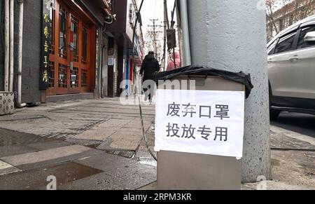 200127 -- WUHAN, 27. Januar 2020 -- Eine Mülleimer für gebrauchte Gesichtsmasken wird im Wuchang Bezirk von Wuhan, in der zentralchinesischen Provinz Hubei, am 27. Januar 2020 gesehen. Die Einwohner von Wuhan leben weiterhin, um den neuartigen Coronavirus-Ausbruch zu bekämpfen. CHINA-WUHAN-CORONAVIRUS-ALLTAG CN CHENGXMIN PUBLICATIONXNOTXINXCHN Stockfoto