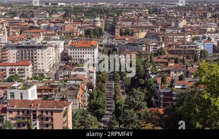 Downtown Bergamo, Italien, 7. August 2023; Panoramablick auf Gebäude und Stadtbild Stockfoto