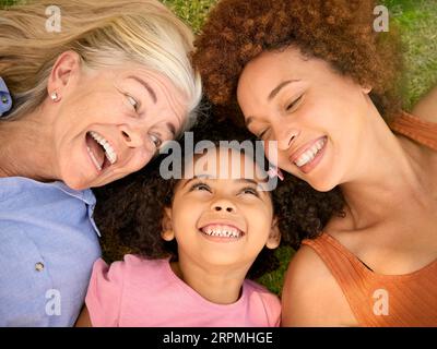 Overhead Portrait Shot Of Multi-Generation Female Family Living On Grass Stockfoto