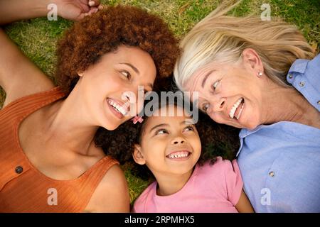 Overhead Portrait Shot Of Multi-Generation Female Family Living On Grass Stockfoto