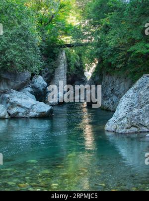 Ein malerischer Blick auf die Passer in der Nähe der Stadt Meran in Südtirol Stockfoto