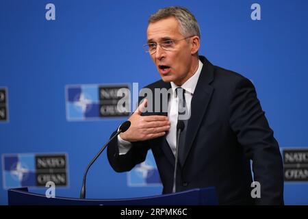 200213 -- BRÜSSEL, 13. Februar 2020 -- NATO-Generalsekretär Jens Stoltenberg spricht auf einer Pressekonferenz während eines Treffens der NATO-Verteidigungsminister im NATO-Hauptquartier in Brüssel, Belgien, am 13. Februar 2020. Das zweitägige NATO-Verteidigungsministertreffen wurde am Donnerstag geschlossen. BELGIEN-BRÜSSEL-NATO-VERTEIDIGUNGSMINISTERTREFFEN ZHANGXCHENG PUBLICATIONXNOTXINXCHN Stockfoto