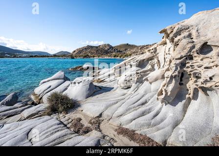 Felsformationen an der Küste mit türkisfarbenem Meer, Strand von Kolimbithres, Paros, Kykladen, Ägäis, Griechenland Stockfoto