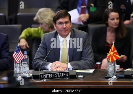 200213 -- BRÜSSEL, 13. Februar 2020 -- US-Verteidigungsminister Mark Esper nimmt am 13. Februar 2020 an einem Treffen der NATO-Verteidigungsminister im NATO-Hauptquartier in Brüssel, Belgien, Teil. Das zweitägige NATO-Verteidigungsministertreffen wurde am Donnerstag geschlossen. BELGIEN-BRÜSSEL-NATO-VERTEIDIGUNGSMINISTERTREFFEN ZHANGXCHENG PUBLICATIONXNOTXINXCHN Stockfoto