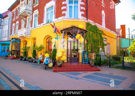 Zelenogradsk, die ehemalige deutsche Kurstadt Kranz. Gemütliche kleine Stadt an der Ostsee. Typische europäische Häuser. Gebiet von Königsberg, Selenogradsk, Ru Stockfoto