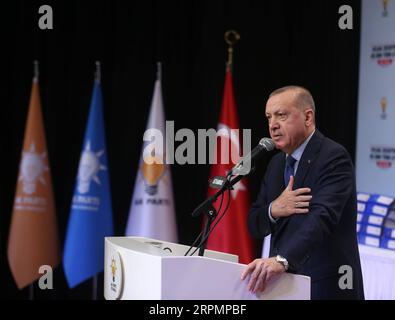 News Bilder des Tages 200215 -- ISTANBUL, 15. Februar 2020 Xinhua -- der türkische Präsident Recep Tayyip Erdogan spricht bei einer Veranstaltung in Istanbul, Türkei, am 15. Februar 2020. Recep Tayyip Erdogan sagte am Samstag, dass die Türkei nicht beabsichtigt, in das syrische Territorium einzudringen oder es anzunektieren. Türkischer Präsidentenpalast/Handout über Xinhua TÜRKEI-ISTANBUL-PRÄSIDENT-SYRIEN-ANSPRACHE PUBLICATIONxNOTxINxCHN Stockfoto