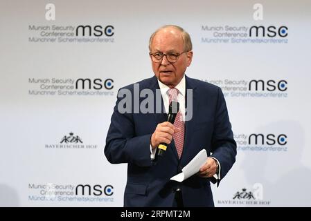 News Bilder des Tages 200217 -- MÜNCHEN, 17. Februar 2020 -- der Vorsitzende der Münchner Sicherheitskonferenz MSC Wolfgang Ischinger spricht zur Abschlusssitzung der 56. MSC am 16. Februar 2020 in München. Der 56. MSC schloss am Sonntag, da die Teilnehmer keinen Konsens über Westlessness, das Thema der diesjährigen Konferenz, teilten. Die Debatten über die Westlosigkeit, die sich auf den Verlust des gemeinsamen Ansehens dessen beziehen, was es bedeutet, Teil des Westens zu sein, würden wahrscheinlich weitergehen. DEUTSCHLAND-MÜNCHEN-MSC-CLOSING LuxYang PUBLICATIONxNOTxINxCHN Stockfoto