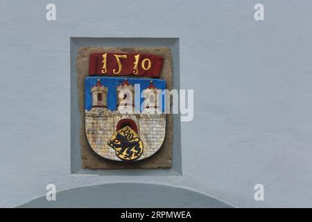 Stadtwappen mit dem Jahr 1510 auf dem Rathaus, Obermarkt, Freiberg, Sachsen, Deutschland Stockfoto